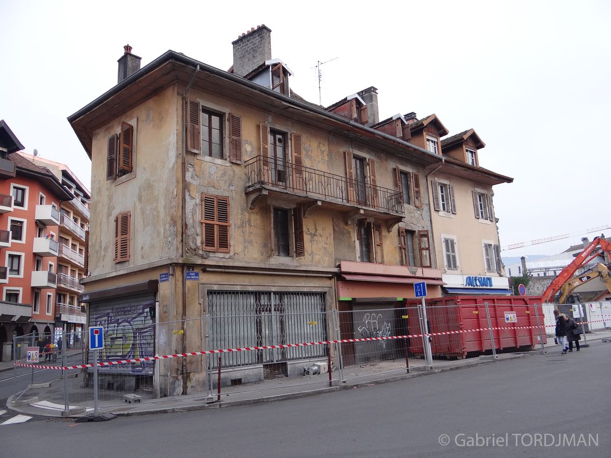Vue de coté depuis la Place